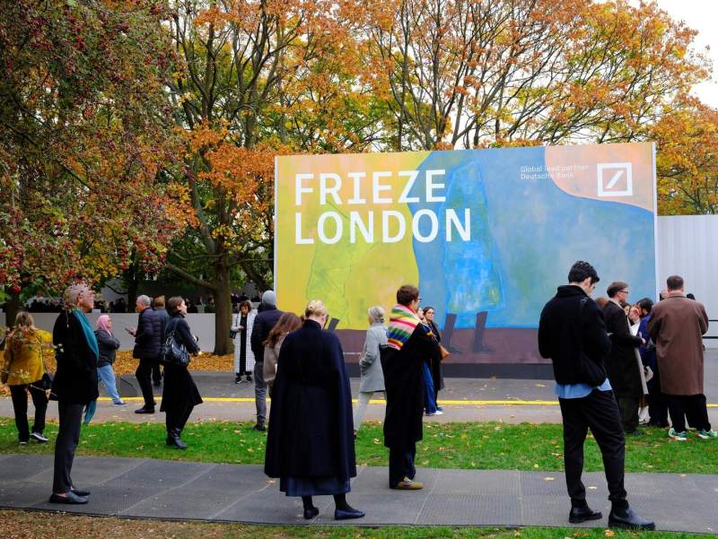 Frieze abre en Londres: un viaje entre arte contemporáneo, esculturas y Renoir