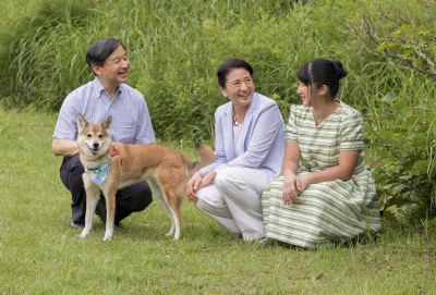 El emperador Akihito, la emperatriz Michiko y la princesa Aiko
